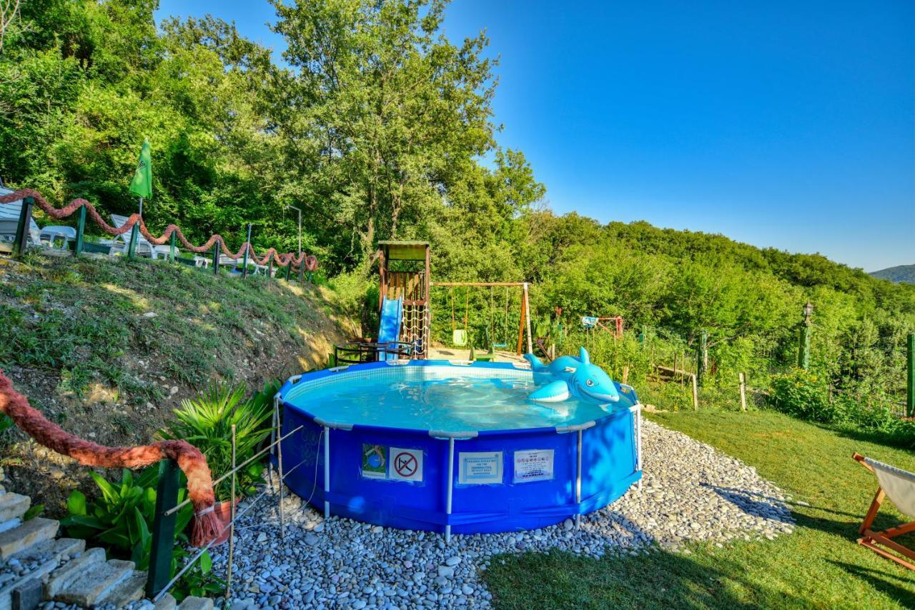 Pataki Studios Petrovac Buitenkant foto
