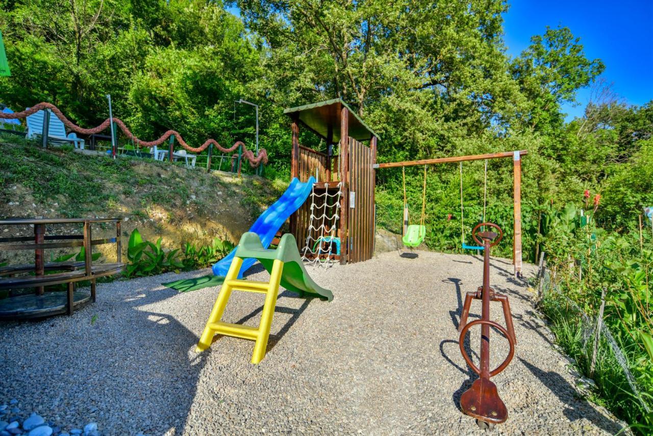 Pataki Studios Petrovac Buitenkant foto