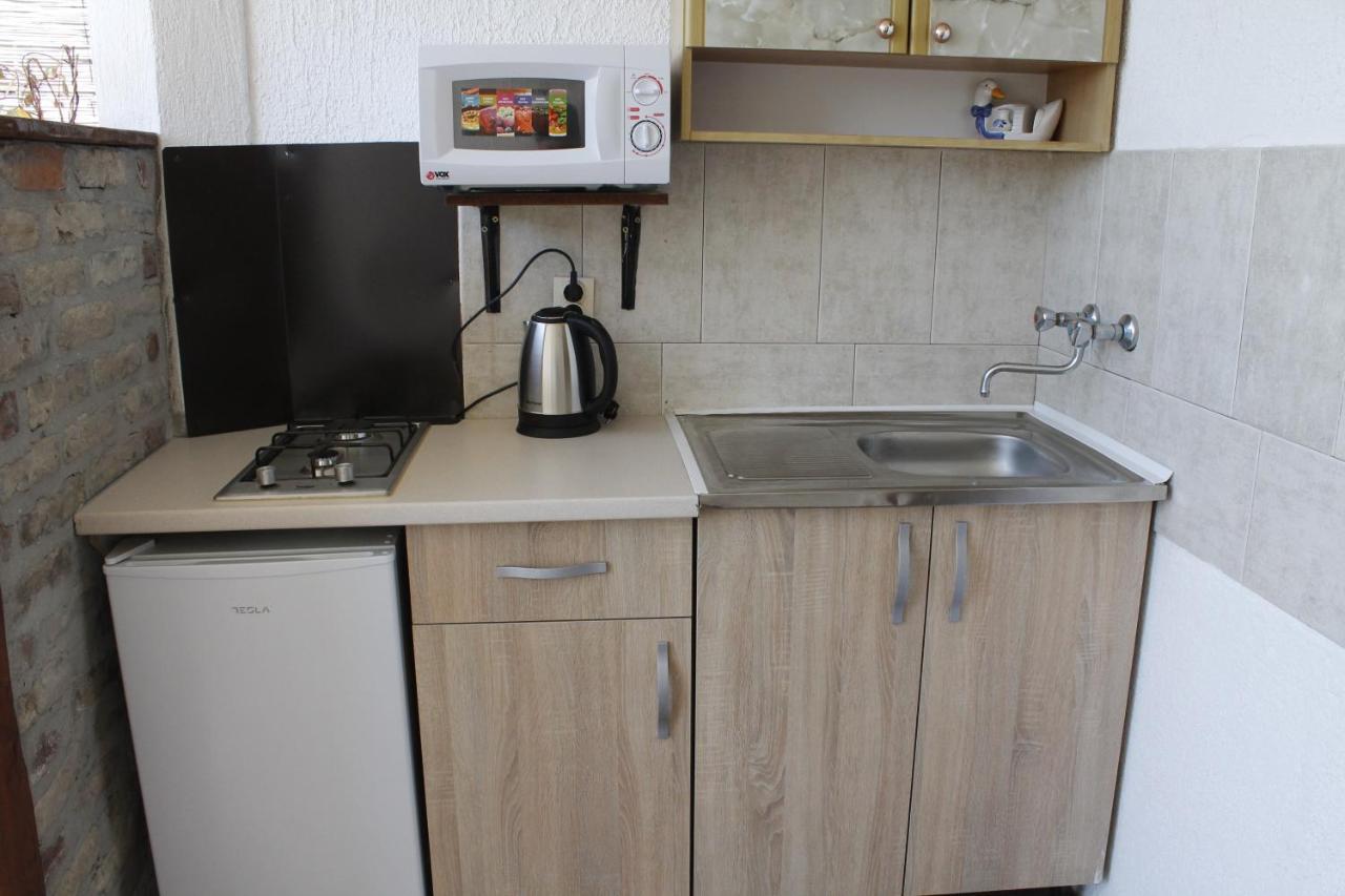 Pataki Studios Petrovac Buitenkant foto