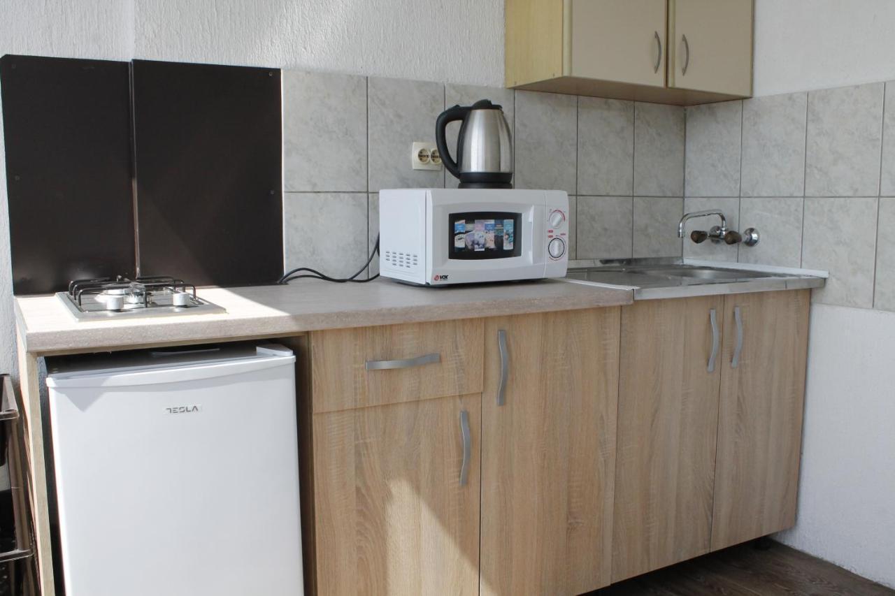 Pataki Studios Petrovac Buitenkant foto