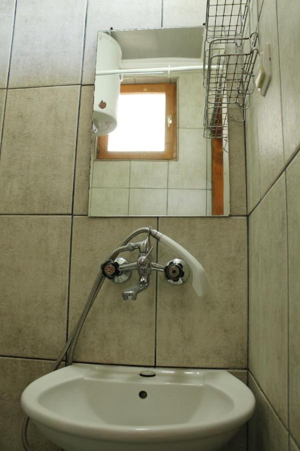 Pataki Studios Petrovac Buitenkant foto